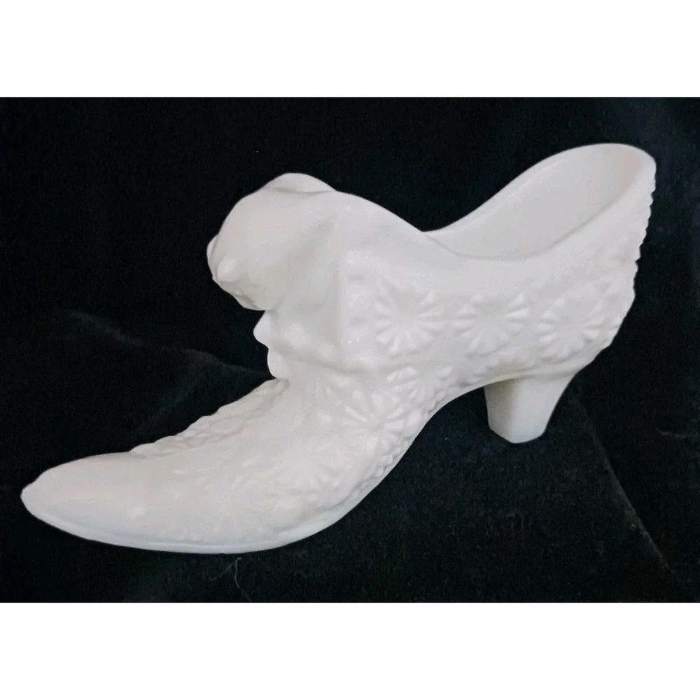 Fenton Milk Glass Cat Head Slipper Shoe Daisy and Button White Vintage Decor